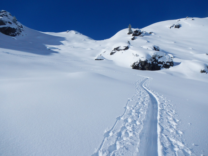 Skitour zur Schneegrubenspitze in Tirol bei besten Schneeverhältnissen