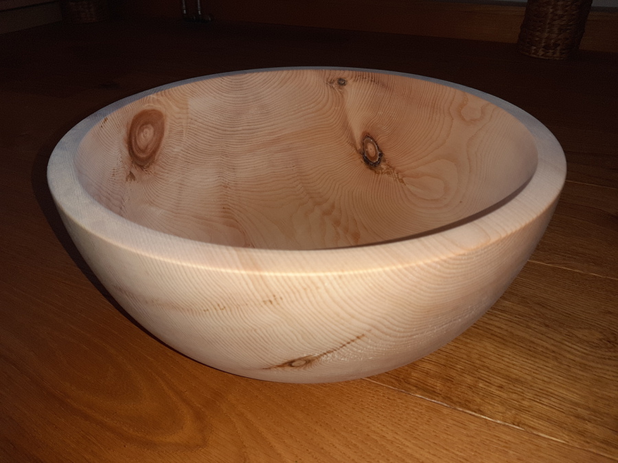 Klassische Obstschale aus Zirbenholz