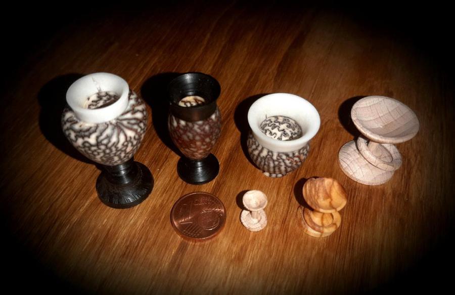 Kleine gedrechselte Kelche und Schalen aus Esche, Grenadill, Betelnuss und Tagua-Nuss