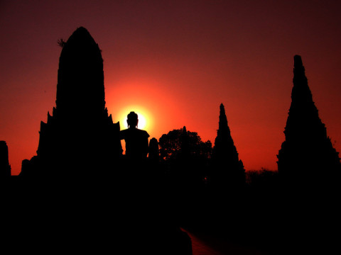 Sonnenuntergang am Tempel in Ayutthaya, Thailand
